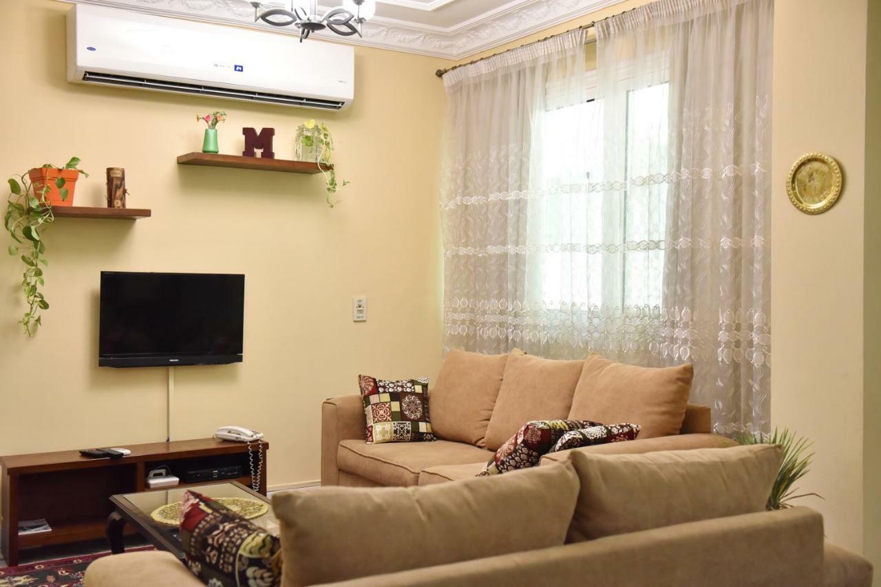 Two-Bedroom Apartment At Mohamed Farid Street Kairó Kültér fotó