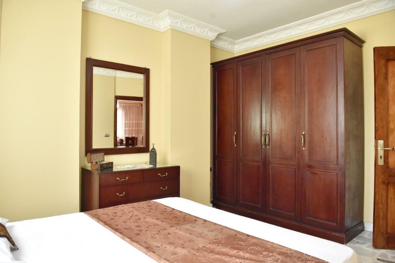 Two-Bedroom Apartment At Mohamed Farid Street Kairó Kültér fotó