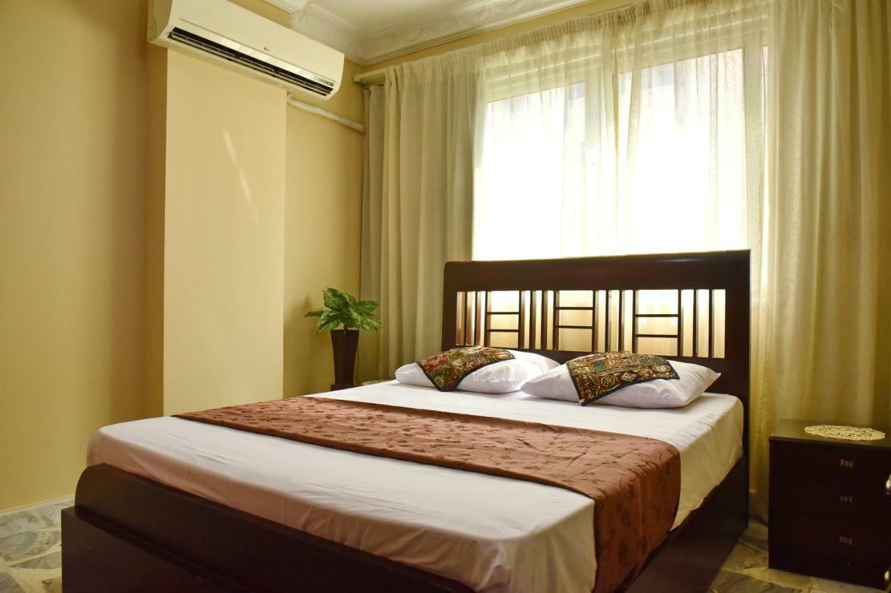 Two-Bedroom Apartment At Mohamed Farid Street Kairó Kültér fotó