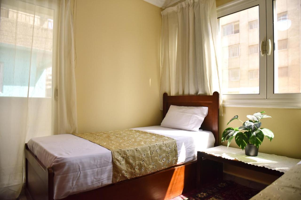 Two-Bedroom Apartment At Mohamed Farid Street Kairó Kültér fotó
